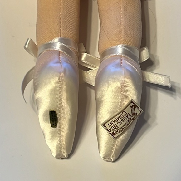 The San Francisco Music Box Ballerina Porcelain Doll Musical‎ Wind Up 12 Inch - Picture 10 of 16